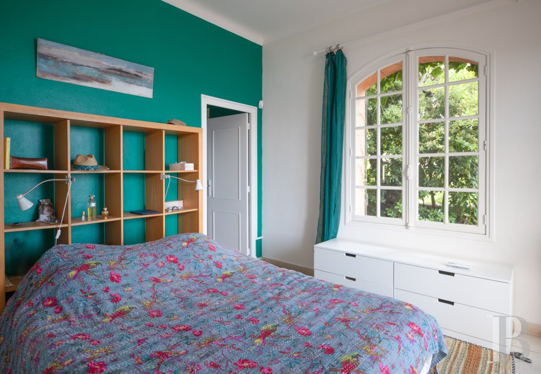 A family home built on the foundations of an ancient fortress in Agay harbour, Saint-Raphaël - photo  n°13